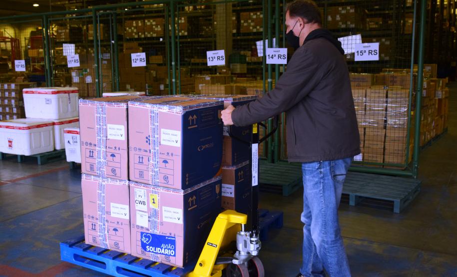 Paraná recebe 234 mil vacinas contra a Covid-19; doses da Pfizer vão para os 399 municípios