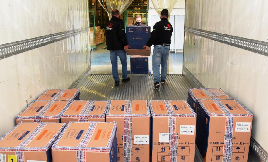 Paraná recebe 234 mil vacinas contra a Covid-19; doses da Pfizer vão para os 399 municípios