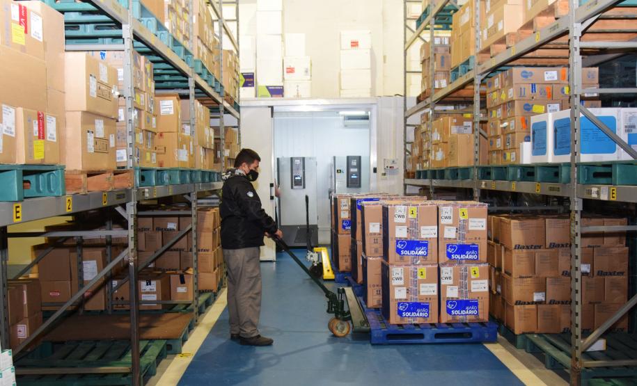 Paraná recebe 234 mil vacinas contra a Covid-19; doses da Pfizer vão para os 399 municípios