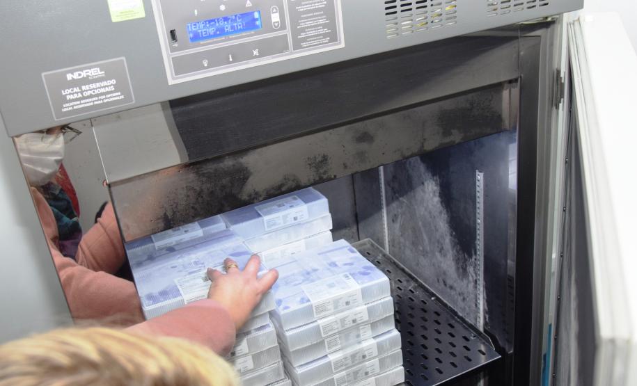 Paraná recebe 234 mil vacinas contra a Covid-19; doses da Pfizer vão para os 399 municípios