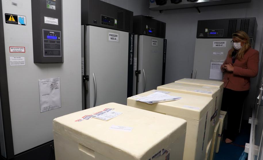 O Paraná recebeu na manhã desta sexta-feira (18) um novo lote de vacinas contra a Covid-19. São 143.910 doses do imunizante Comirnaty, produzido pela Pfizer/BioNtech - Curitiba, 18/06/2021