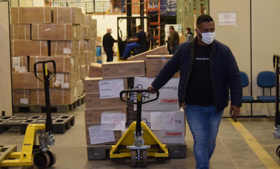 Governo do Estado entrega seringas e mais doses de vacina contra a Covid-19 para Curitiba em menos de oito horas