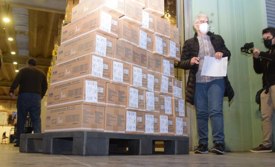 Governo do Estado entrega seringas e mais doses de vacina contra a Covid-19 para Curitiba em menos de oito horas