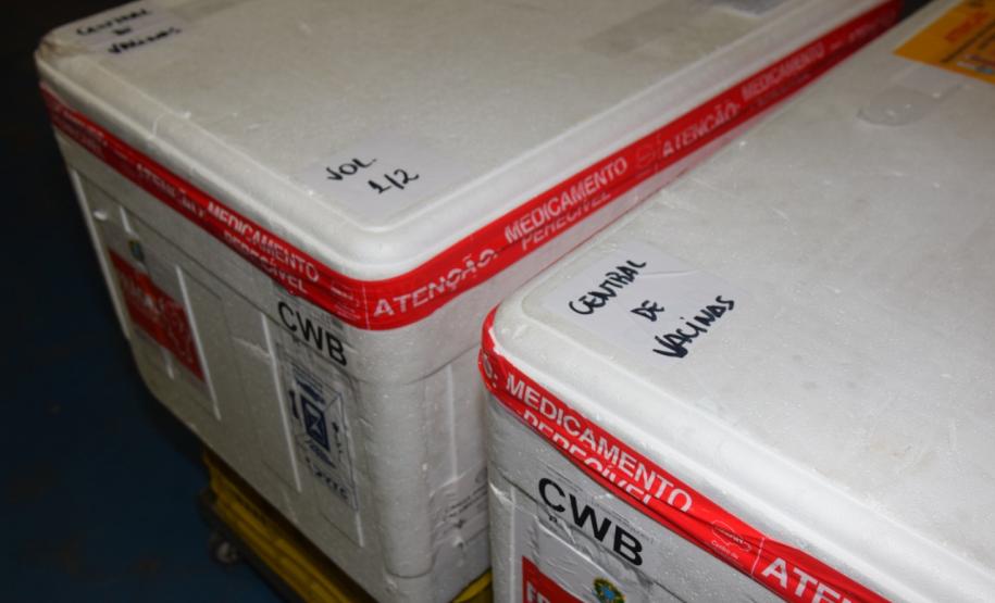 Governo do Estado entrega seringas e mais doses de vacina contra a Covid-19 para Curitiba em menos de oito horas