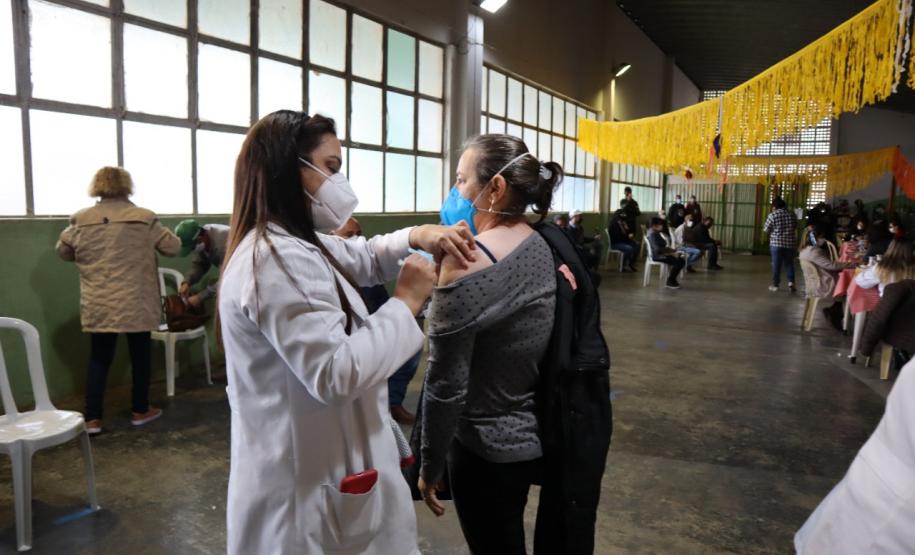 Campanha de Domingo a Domingo registra mais de 76 mil doses de vacina contra a Covid-19 neste final de semana