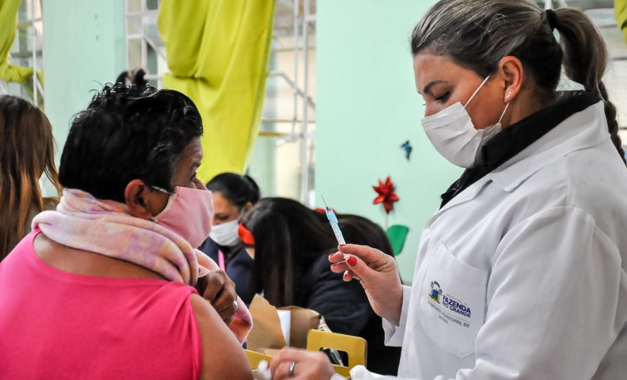 Campanha de Domingo a Domingo registra mais de 76 mil doses de vacina contra a Covid-19 neste final de semana