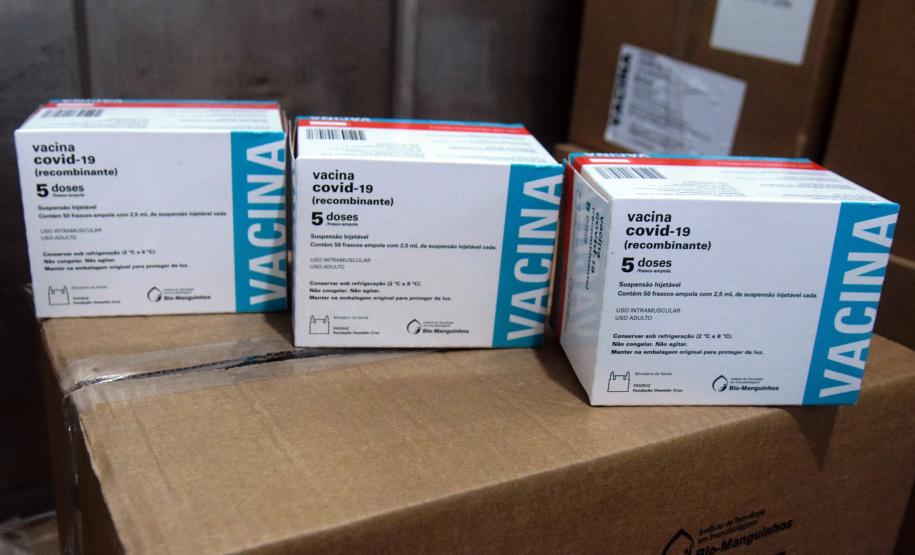 451,7 mil vacinas chegam ao Paraná; Cemepar separa as doses para os municípios