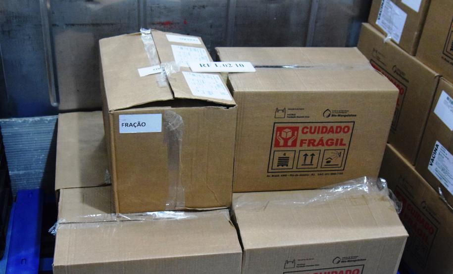 451,7 mil vacinas chegam ao Paraná; Cemepar separa as doses para os municípios