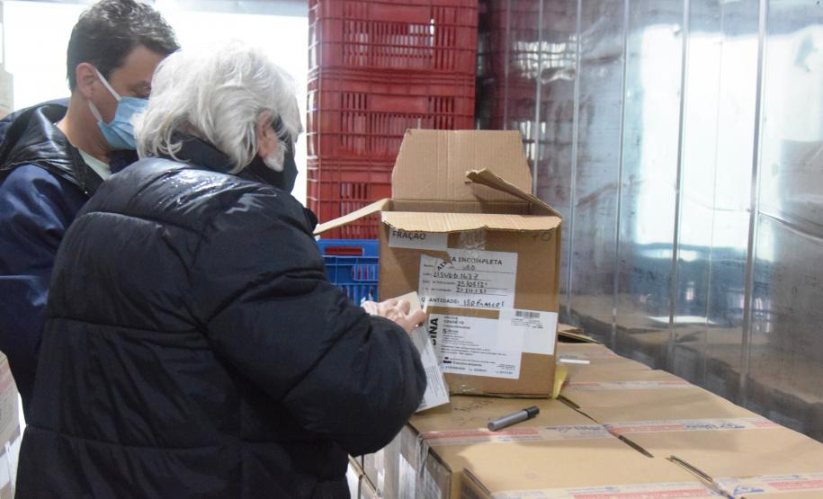 451,7 mil vacinas chegam ao Paraná; Cemepar separa as doses para os municípios