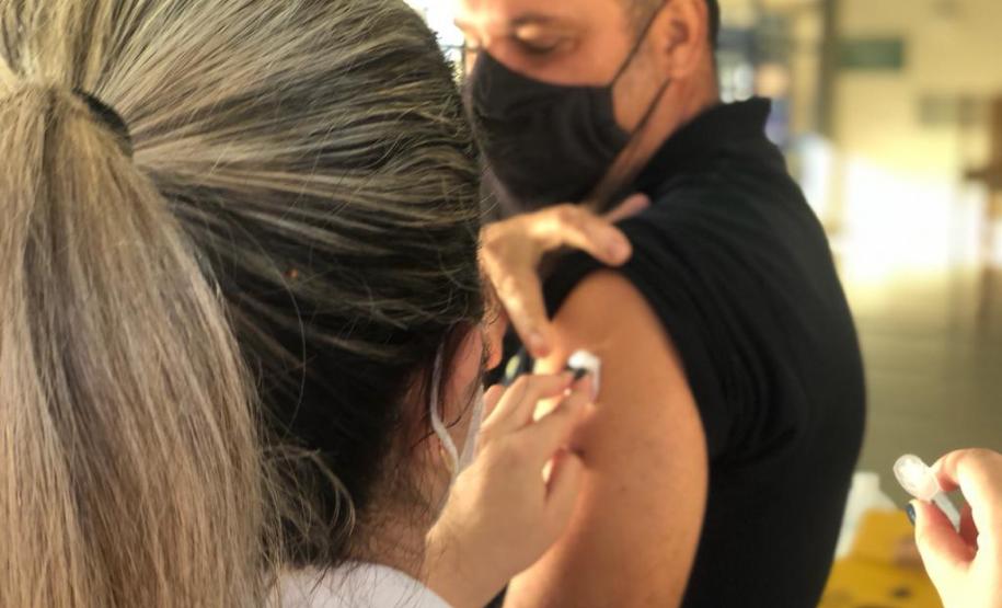 Campanha “De domingo a domingo” registra mais de 952 mil doses aplicadas aos finais de semana no Paraná