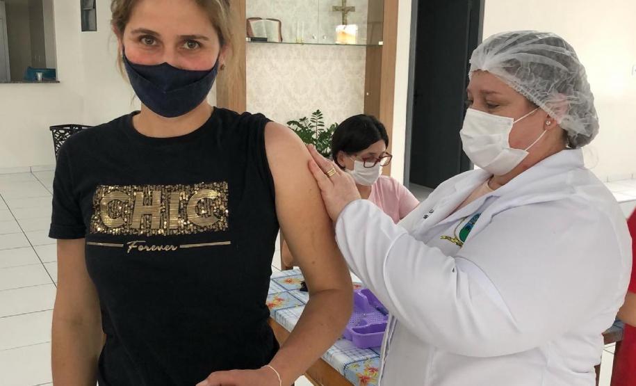Campanha “De domingo a domingo” registra mais de 952 mil doses aplicadas aos finais de semana no Paraná
