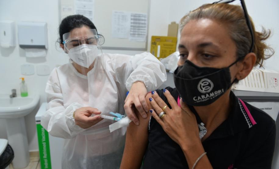 Campanha “De domingo a domingo” registra mais de 952 mil doses aplicadas aos finais de semana no Paraná