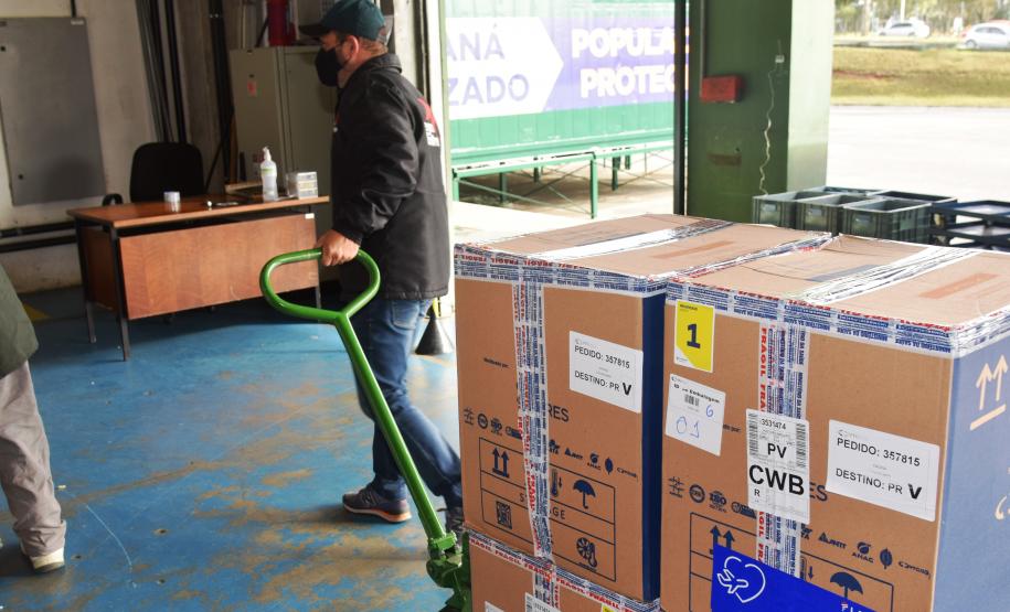 99% dos novos imunizantes vão para população em geral; distribuição começa nesta quinta