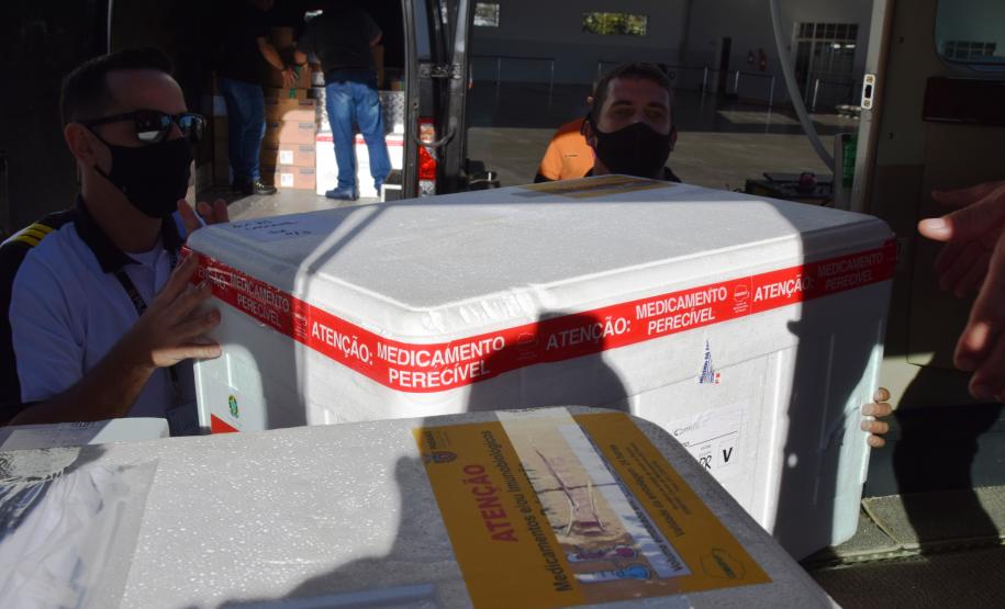Governo completa distribuição das vacinas contra a Covid-19 da semana e envia mais medicamentos
