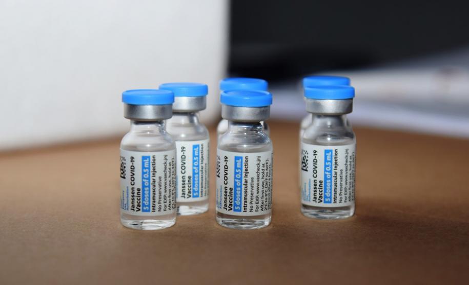 Paraná receberá mais 233.150 vacinas da Janssen; pacotão desse lote ultrapassa 900 mil doses