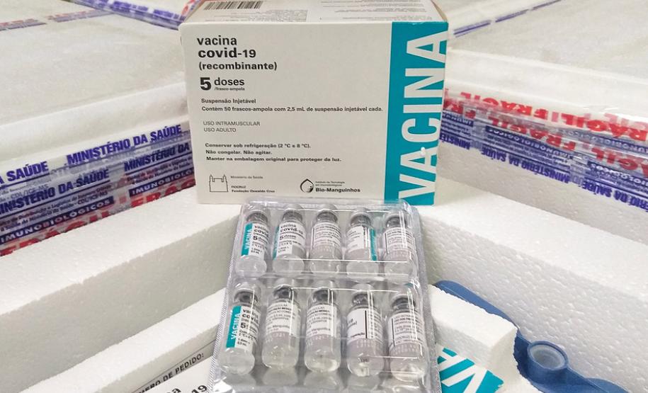 Paraná recebe 548 mil vacinas contra a Covid-19 para continuar campanha de imunização