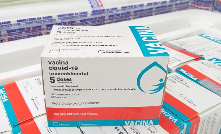 Paraná recebe 548 mil vacinas contra a Covid-19 para continuar campanha de imunização