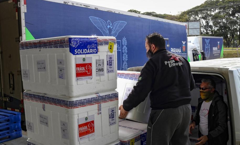 Estado começa a distribuir novas doses para população em geral; veja divisão por regional