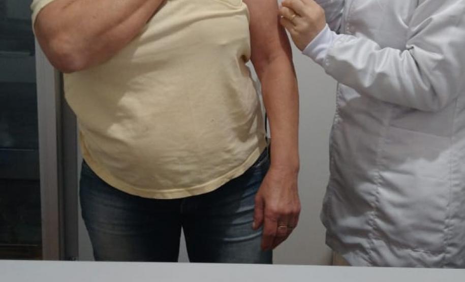 Mais de 1 milhão de pessoas foram vacinadas contra a Covid-19 aos finais de semana no Paraná