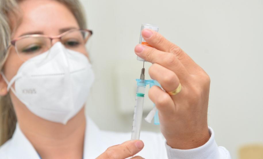 Mais de 1 milhão de pessoas foram vacinadas contra a Covid-19 aos finais de semana no Paraná