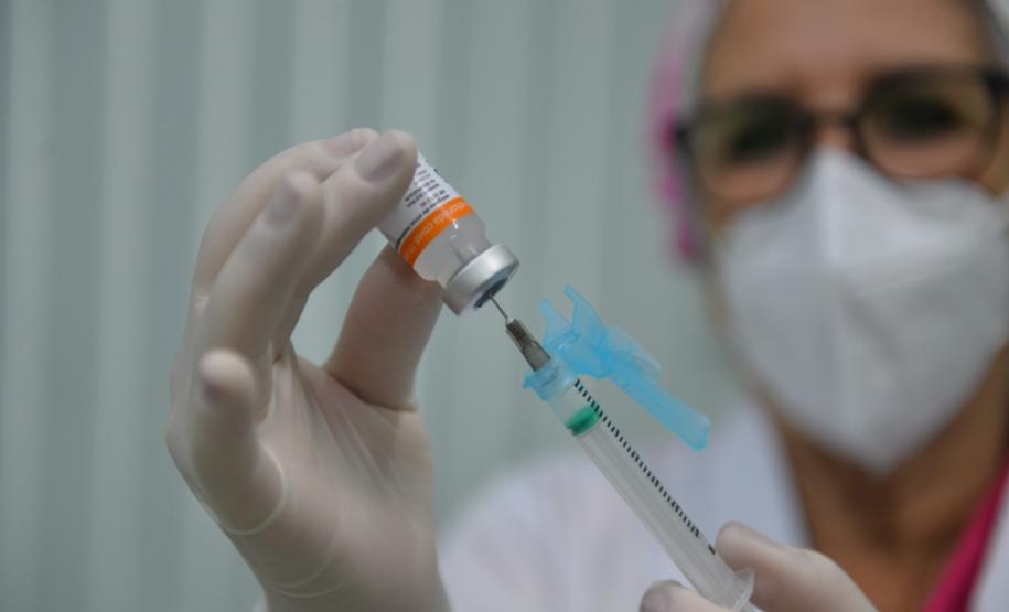 Mais de 1 milhão de pessoas foram vacinadas contra a Covid-19 aos finais de semana no Paraná