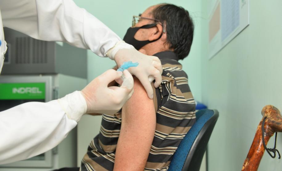 Mais de 1 milhão de pessoas foram vacinadas contra a Covid-19 aos finais de semana no Paraná