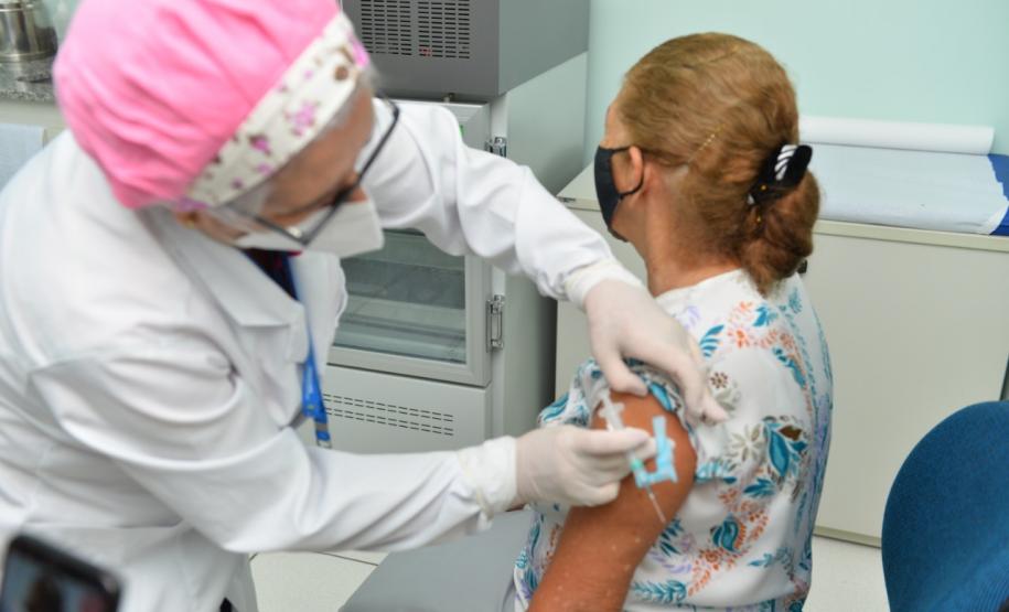 Mais de 1 milhão de pessoas foram vacinadas contra a Covid-19 aos finais de semana no Paraná