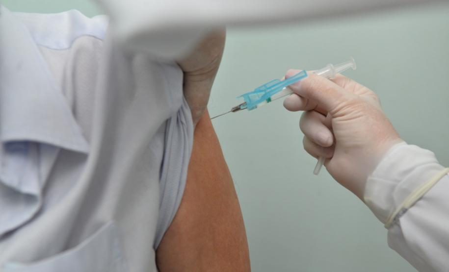 Mais de 1 milhão de pessoas foram vacinadas contra a Covid-19 aos finais de semana no Paraná