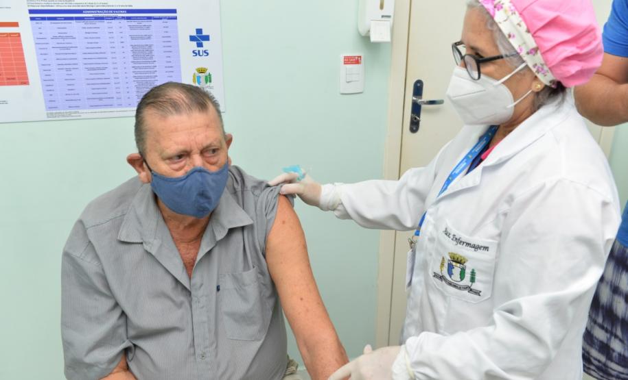 Mais de 1 milhão de pessoas foram vacinadas contra a Covid-19 aos finais de semana no Paraná