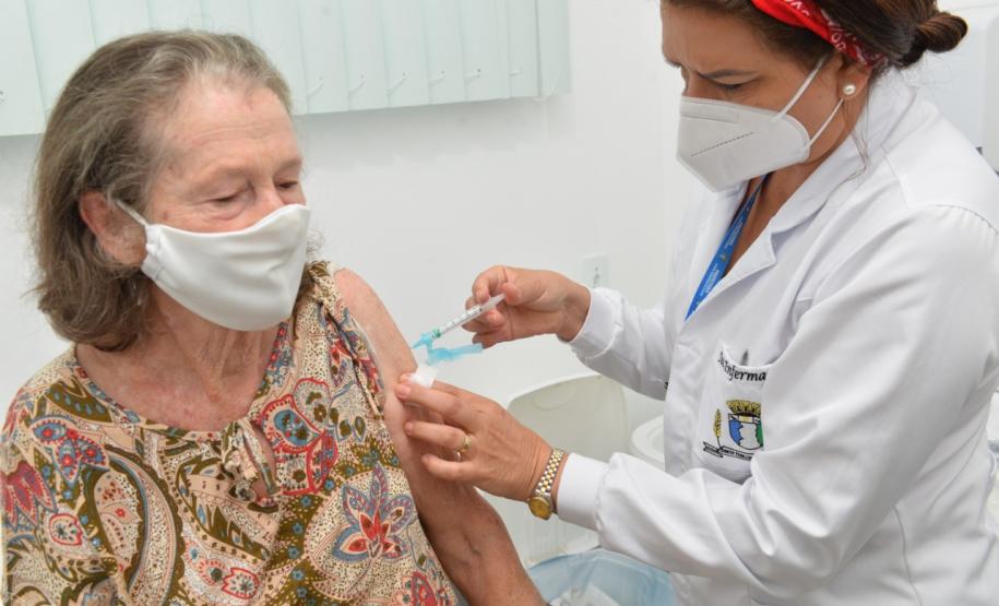 Mais de 1 milhão de pessoas foram vacinadas contra a Covid-19 aos finais de semana no Paraná