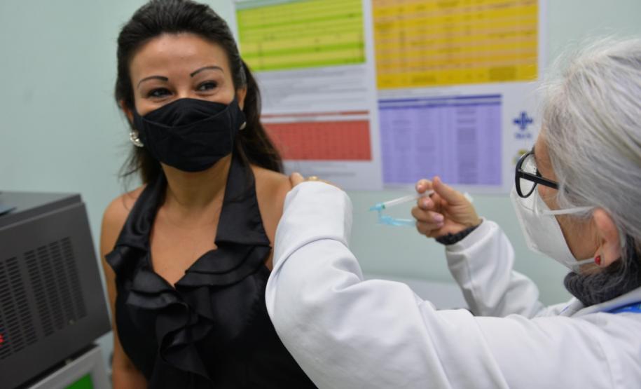 Mais de 1 milhão de pessoas foram vacinadas contra a Covid-19 aos finais de semana no Paraná