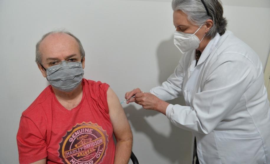 Mais de 1 milhão de pessoas foram vacinadas contra a Covid-19 aos finais de semana no Paraná