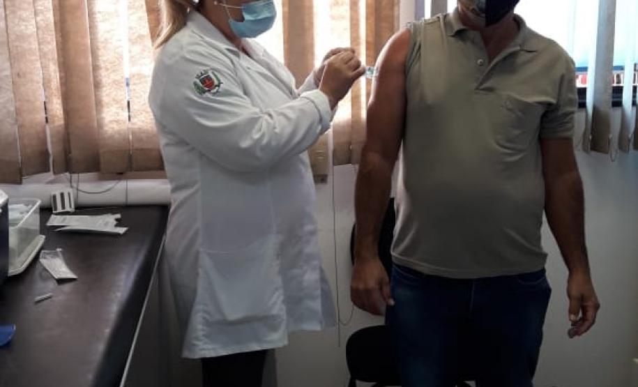 Mais de 1 milhão de pessoas foram vacinadas contra a Covid-19 aos finais de semana no Paraná