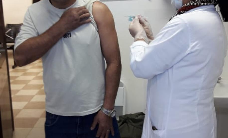 Mais de 1 milhão de pessoas foram vacinadas contra a Covid-19 aos finais de semana no Paraná