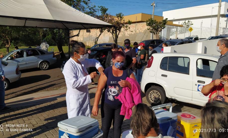 Mais de 1 milhão de pessoas foram vacinadas contra a Covid-19 aos finais de semana no Paraná