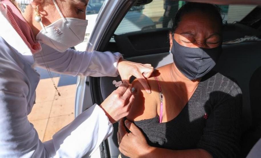 Mais de 1 milhão de pessoas foram vacinadas contra a Covid-19 aos finais de semana no Paraná