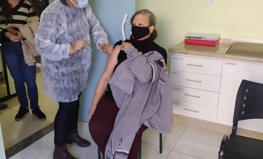 Mais de 1 milhão de pessoas foram vacinadas contra a Covid-19 aos finais de semana no Paraná