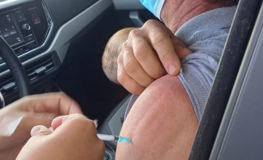 Mais de 1 milhão de pessoas foram vacinadas contra a Covid-19 aos finais de semana no Paraná