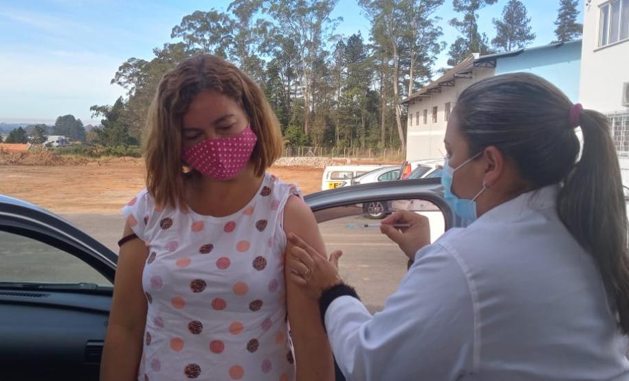 Mais de 1 milhão de pessoas foram vacinadas contra a Covid-19 aos finais de semana no Paraná