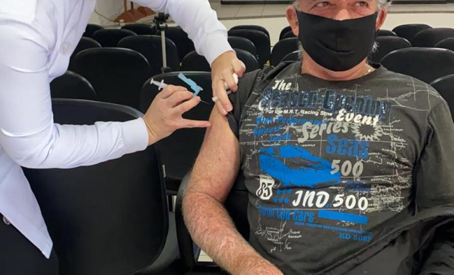 Mais de 1 milhão de pessoas foram vacinadas contra a Covid-19 aos finais de semana no Paraná