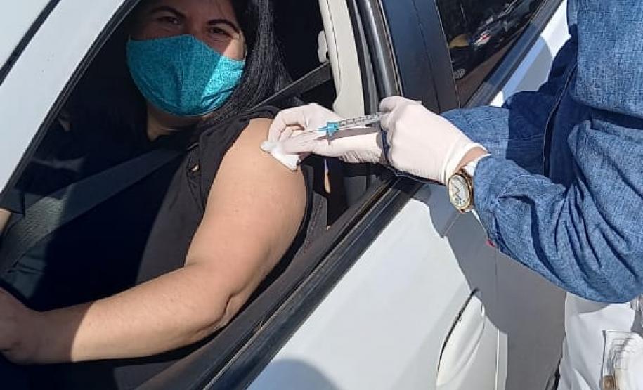 Mais de 1 milhão de pessoas foram vacinadas contra a Covid-19 aos finais de semana no Paraná