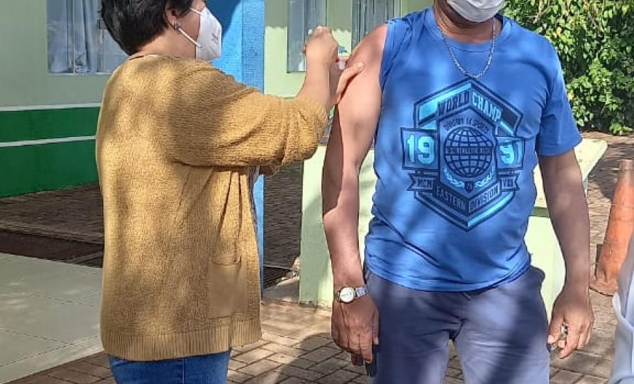 Mais de 1 milhão de pessoas foram vacinadas contra a Covid-19 aos finais de semana no Paraná
