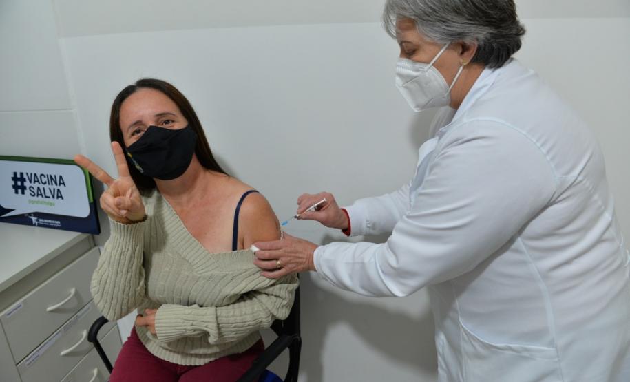Mais de 1 milhão de pessoas foram vacinadas contra a Covid-19 aos finais de semana no Paraná