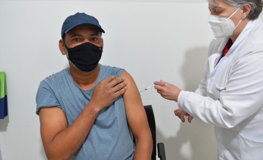 Mais de 1 milhão de pessoas foram vacinadas contra a Covid-19 aos finais de semana no Paraná