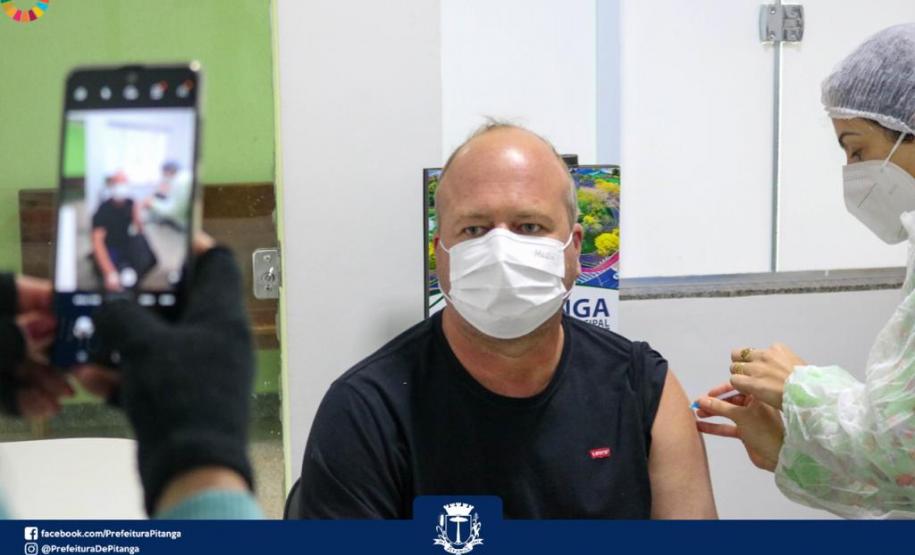 Mais de 1 milhão de pessoas foram vacinadas contra a Covid-19 aos finais de semana no Paraná