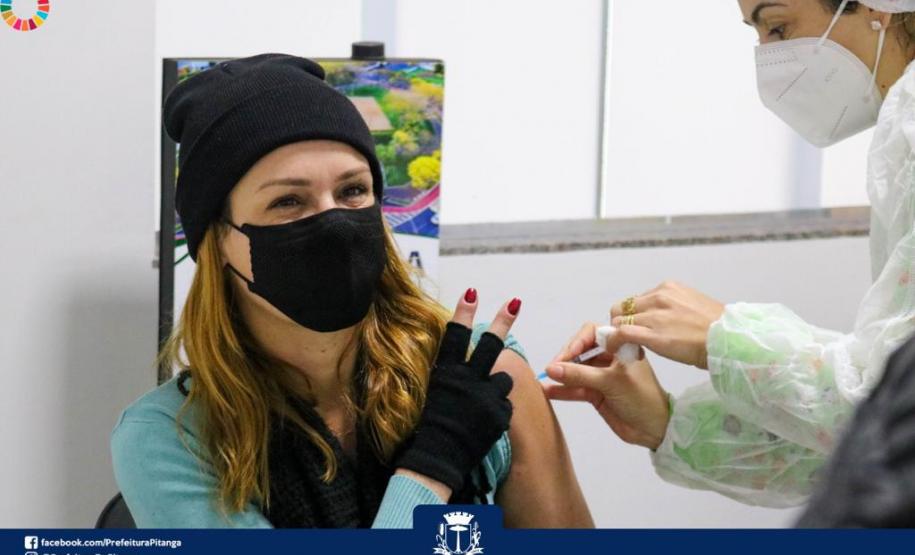 Mais de 1 milhão de pessoas foram vacinadas contra a Covid-19 aos finais de semana no Paraná