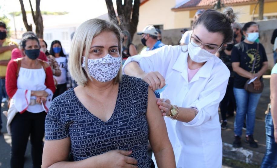 Três em cada quatro municípios vacinam a faixa dos 40 anos; 67 já venceram essa barreira