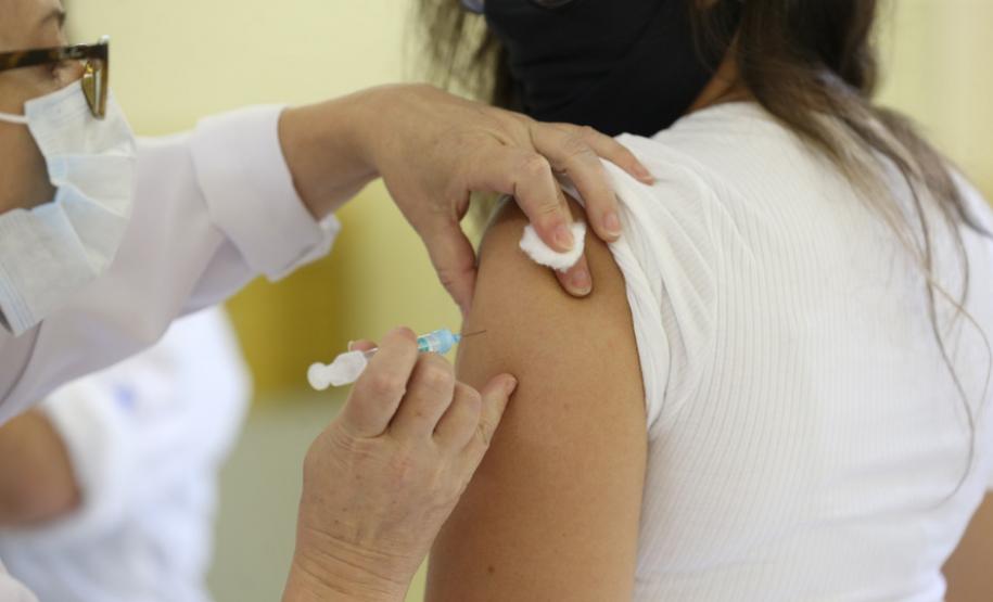 Paraná ultrapassa marca de 1,5 milhão de pessoas completamente imunizadas contra a Covid-19