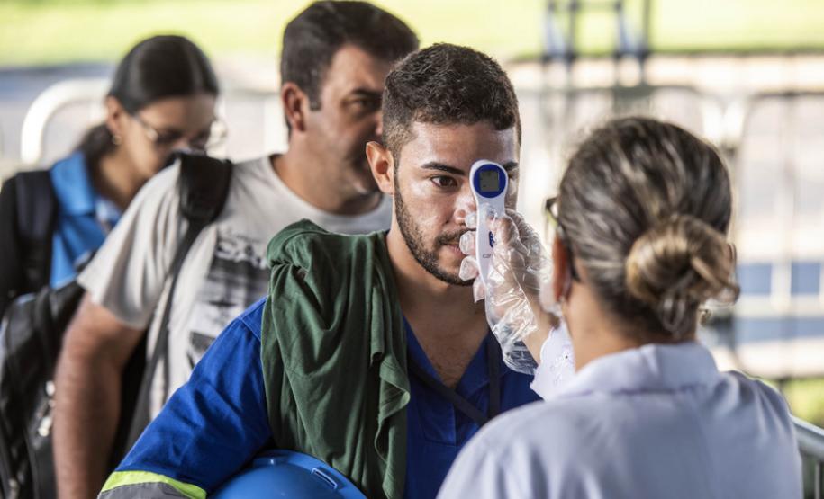 Taxa de transmissão chega ao menor índice do ano; ocupação das UTIs diminui para 81%