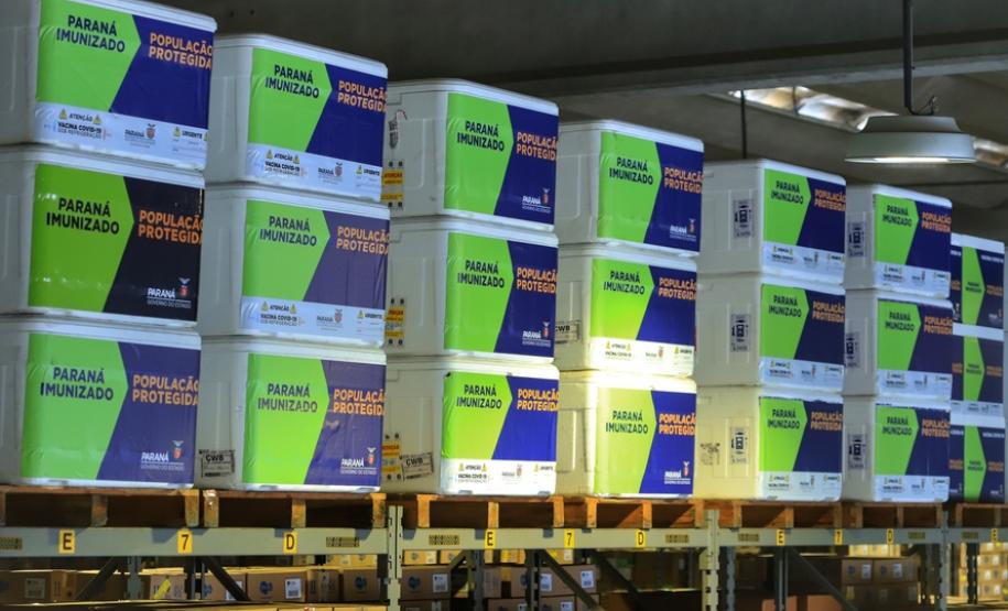 Lote com 235,5 mil vacinas contra a Covid-19 chega ao Paraná nesta quinta-feira